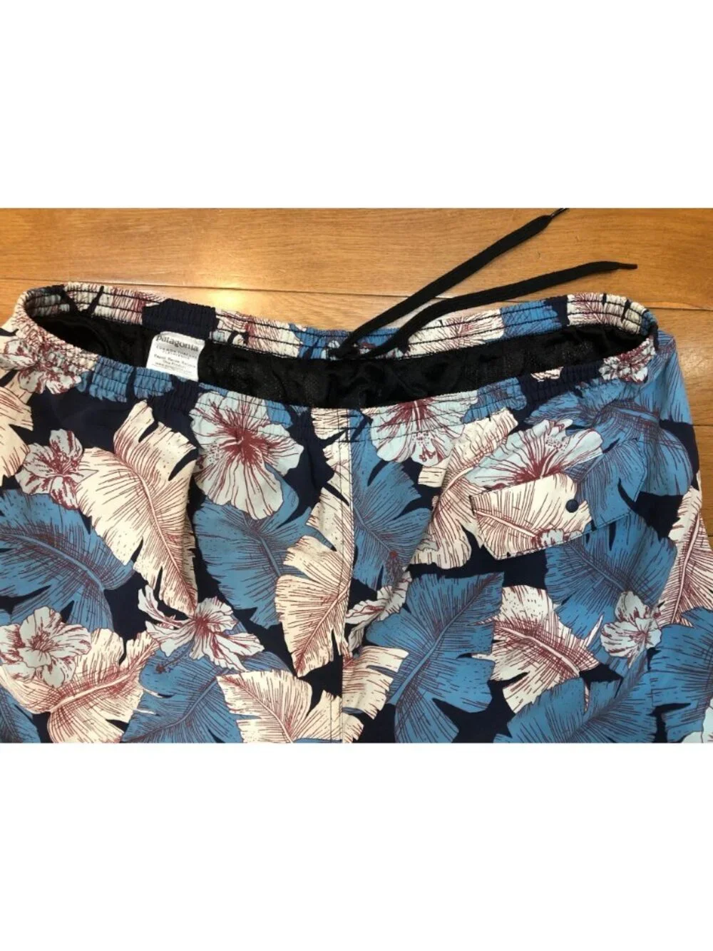 Patagonia men hibiscus